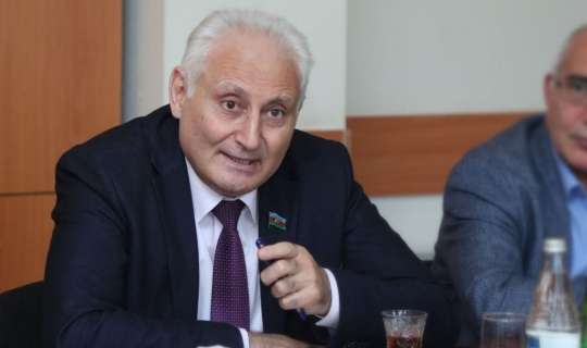 Hakimlər deputatın zəngini məhkəmənin işinə müdaxilə sayırlar 