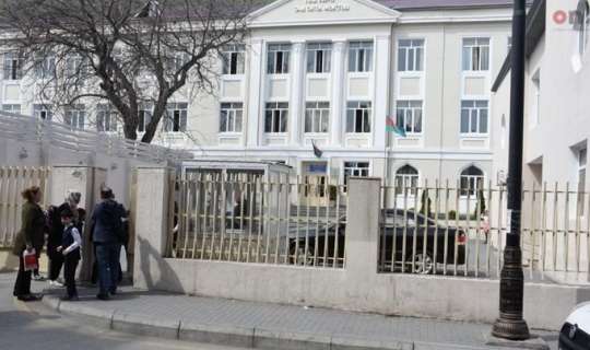 Bakıda məktəbə HÜCUM:  yaralanan var
