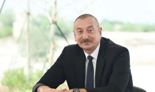 İlham Əliyevi təbrik edirlər 