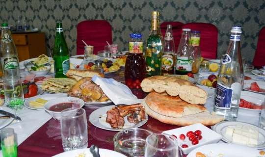 Toylarda spirtli içkilər qadağan edilə bilərmi? 