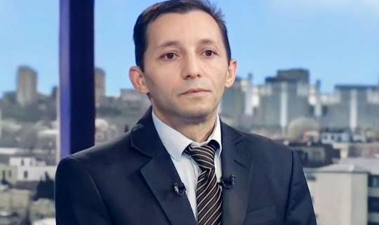 Tanınmış jurnalist SSRİ bayraqları ilə yürüş etdiyi üçün cəzalandırıldı 