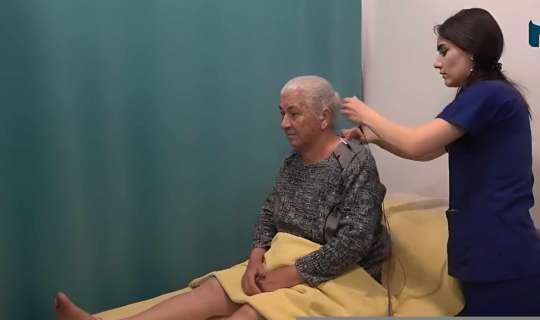 Boyun, diz ağrılarından əziyyət çəkən   – Pasiyent hekayəsi- Video 