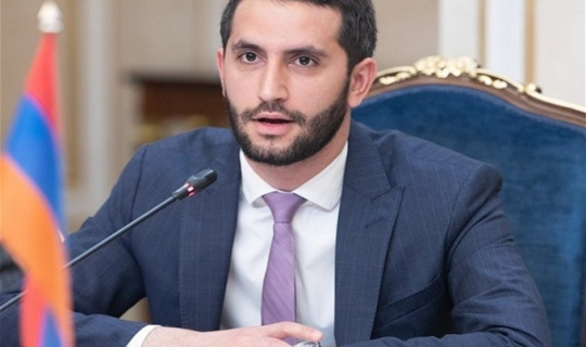 Erməni vitse-spiker Solovyova “it” dedi 