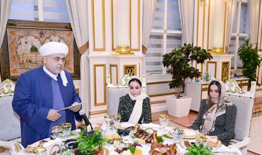 Prezidentin qızları iftar mərasimində - FOTO 