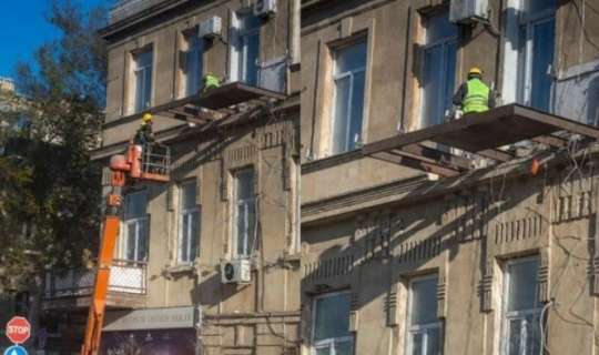 Bakının mərkəzində tarixi binaya MÜDAXİLƏ EDİLİB? - VİDEO 