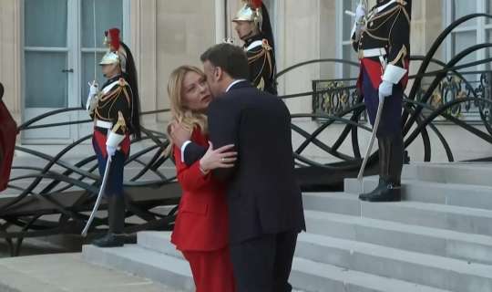 Makronun Melonini qarşılaması DİQQƏT ÇƏKDİ -  VİDEO