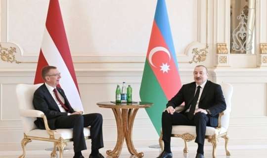 Prezidentlər təkbətək görüşdü - FOTO