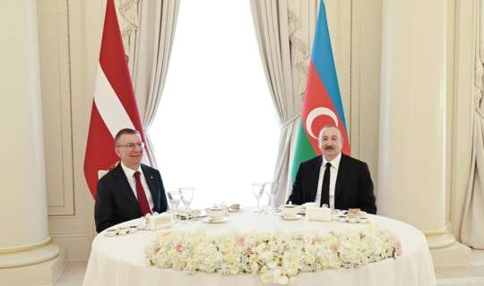 Latviya prezidentinin şərəfinə rəsmi lanç verildi 