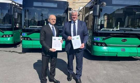 Azərbaycan Ukraynaya beş sərnişin avtobusu verdi - Foto 