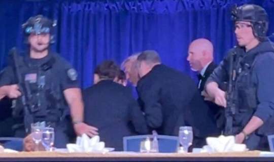 Melaniya məndən cəld tərpəndi -  Tramp