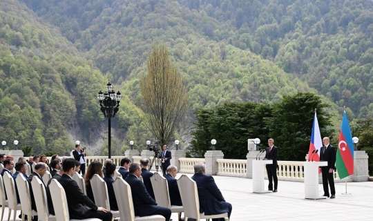 İlham Əliyev və Babiş mətbuata bəyanatlarla çıxış edir 