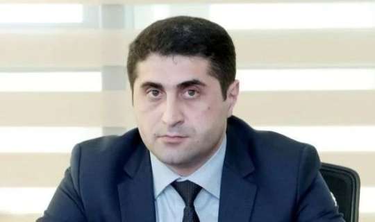 Yeni direktor bu başçının qardaşıdır 