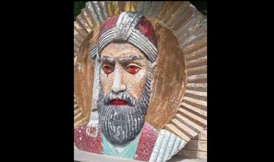 Nizami Gəncəvinin abidəsi təhqir olundu -  VİDEO