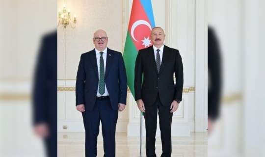 Britaniyalı səfir etimadnaməsini İlham Əliyevə təqdim etməsindən yazdı 