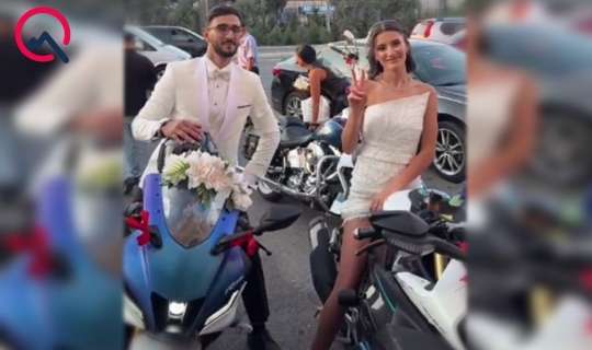Bakıda cütlük öz toyuna  motosikletlə gəldi - VİDEO