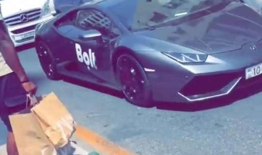 Bakıda sərnişin taksi sifariş etdi: “Lamborghini” gəldi - VİDEO