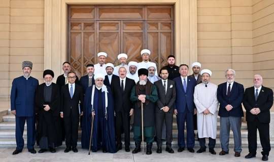 İlham Əliyev Bakıda keçirilən beynəlxalq konfransların iştirakçılarını qəbul etdi - FOTO  