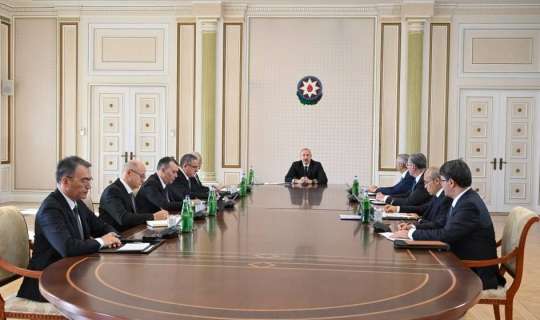 İlham Əliyev müşavirə keçirdi - FOTO