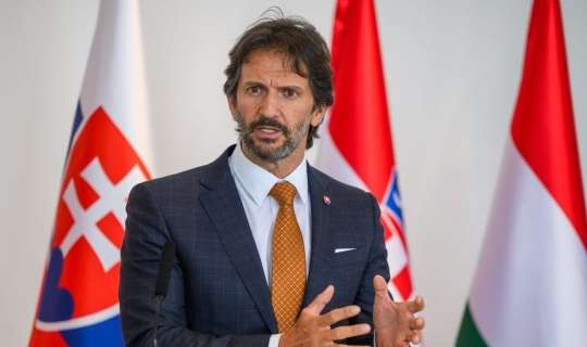 Slovakiyanın müdafiə naziri Azərbaycana gəldi 