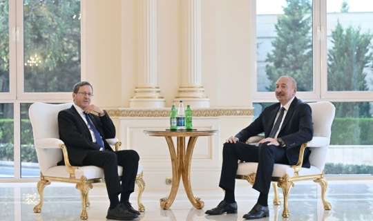 İsrail prezidenti Bakıya gəlmək üçün dünyanın yarısını fırlanıb -  FOTO