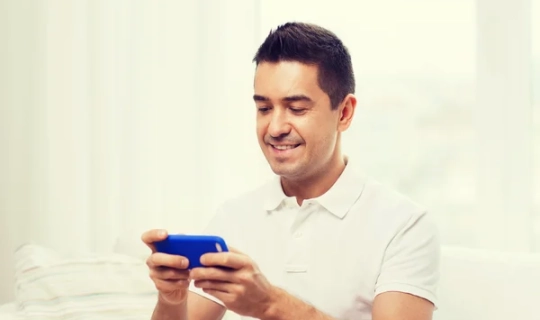 Bu cümləni yazan kişilərdən 80% qadınlar    soyuyur