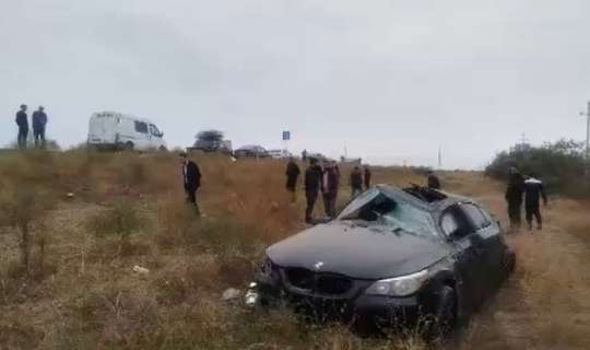 Yevlaxda avtomobil aşdı, 2 nəfər öldü - VİDEO