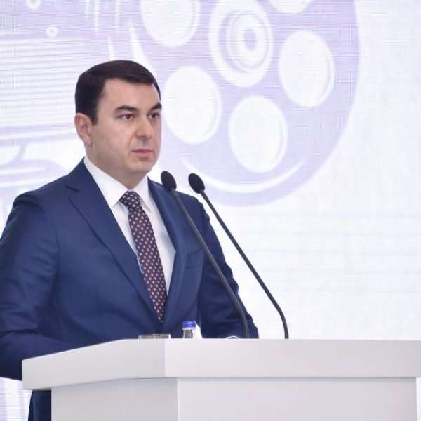 Bu şəxslər işsiz qaldı:  günahkar nazirdirmi?