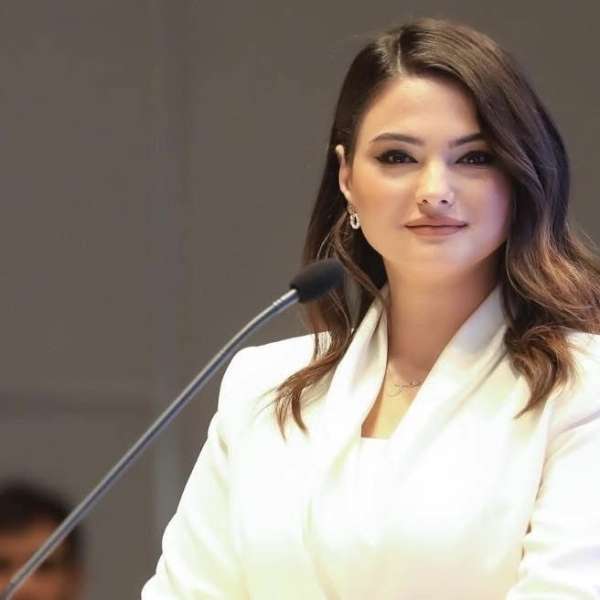 Şagird: Mənim corabımın qiyməti müəllimin maaşından çoxdur 