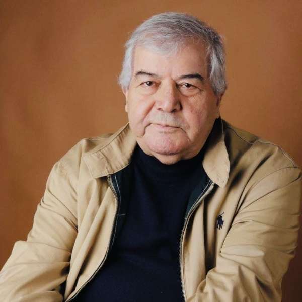Sabir Rüstəmxanlı: Bu adın, bu odun işığını tutub gəlmişik… 