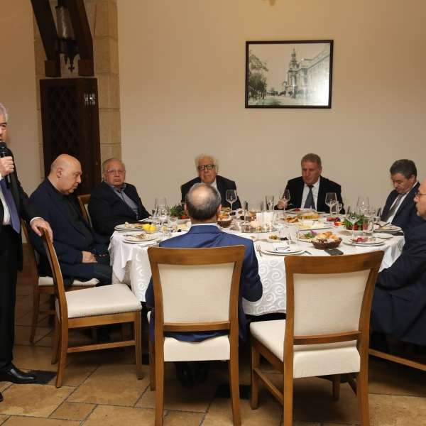 Göydən asılan Anar, səmadan enən Behrudi, özünə sağlıq deyən akademiklər…  - Bir dövrün yubileyi