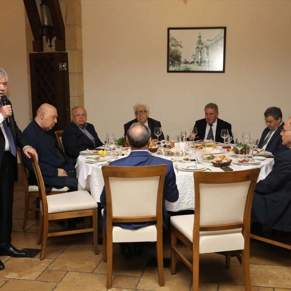 Səmadan asılan Anar, göydən düşən Behrudi, özünə sağlıq deyən akademiklər…  - Bir dövrün yubileyi