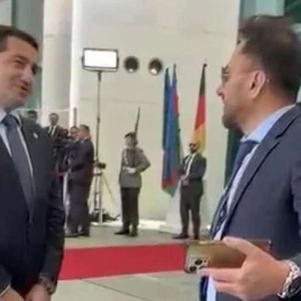 Dövlət vətəndaşla hansı dildə danışmalıdır? 