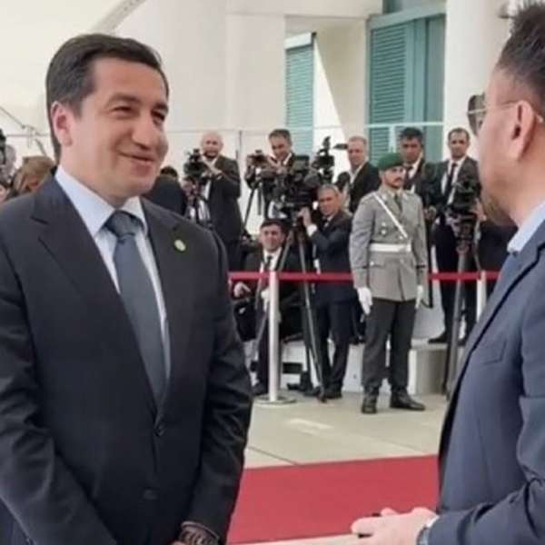 Dövlət vətəndaşla hansı dildə danışmalıdır? 