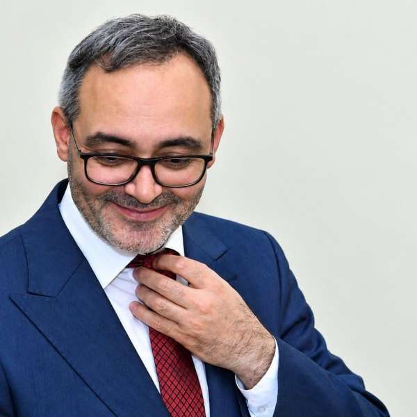 Gedib başını daşa döyə bilərsən,  amma adını yox…