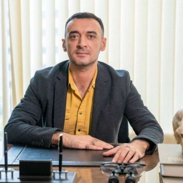 Həkim nə etsin: qəpik-quruşa işləsin, rüşvət alsın, yoxsa ölkədən getsin? 