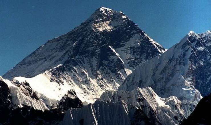 Dünyanın ən yüksək dağı Everest deyilmiş 