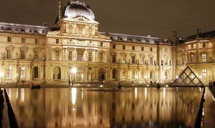 Məşhur muzeyin direktoru istefa verdi 