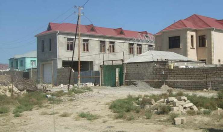 “Qanunsuz tikili nə deməkdir?” – İqtisadçı 30 illik problemdən danışdı 