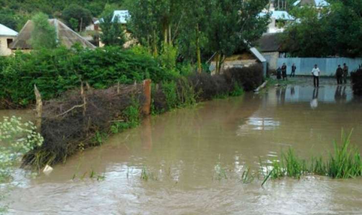 Sel nəticəsində dağılan evlərin tikintisi həyata keçiriləcək 