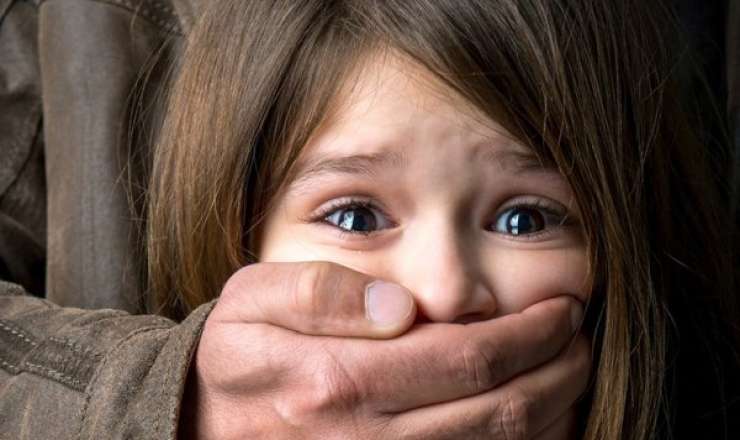 11-ci sinif şagirdi azyaşlı əmisi qızına seksual zorakılıq etdi 