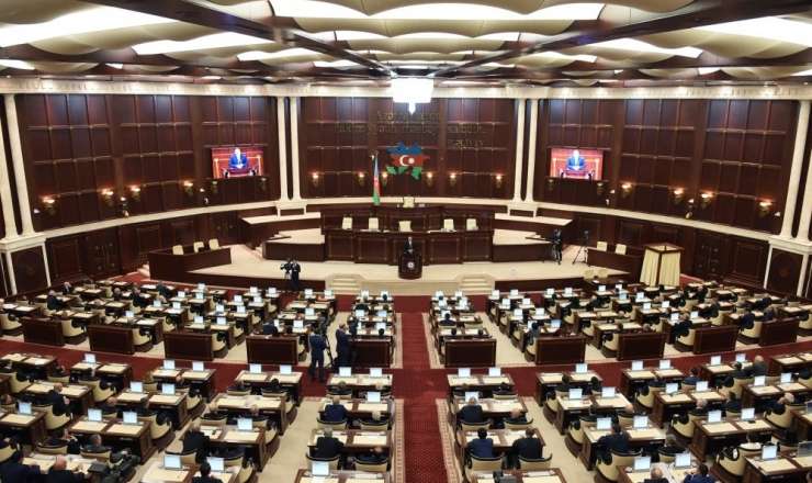 “Danışmayan” deputatlar danışdı 