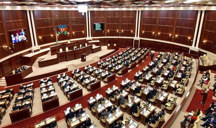 Xüsusi icra məmurları ilə bağlı qanun müzakirəyə çıxarılır 