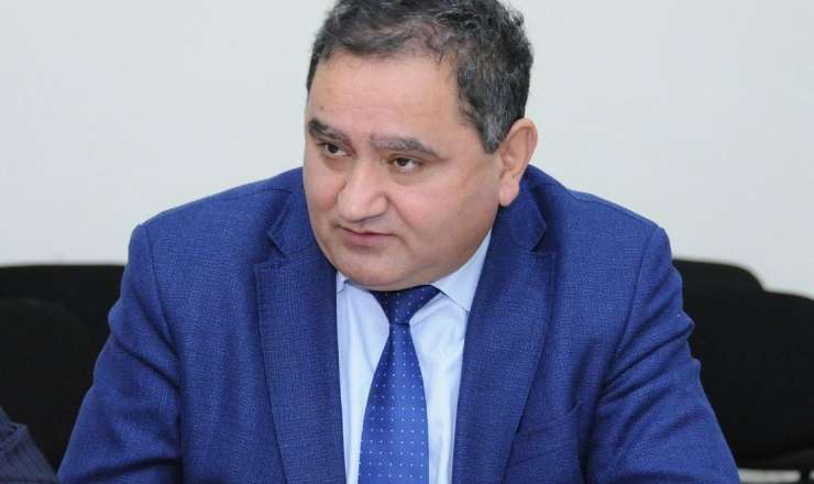 Etibar Əliyev dayanmır: Hacı Şahinlə bağlı yenə yazdı... 