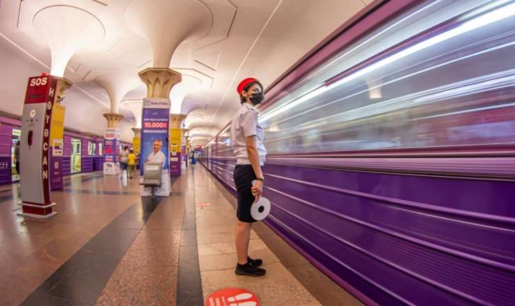 Metroda biabırçılıq: Gənc qızla oğlan... - VİDEO 