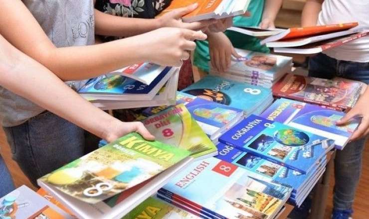 Bu dərslikləri kim yazır? – Nazir də narazıdır, müəllim də, şagird də... - VİDEO