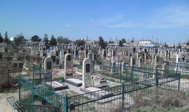 Əməkdar artistin məzarı müzakirə yaratdı - VİDEO