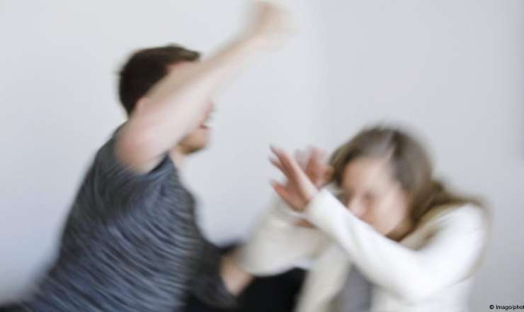 Bakıda oğul arvadına görə anasını döydü 