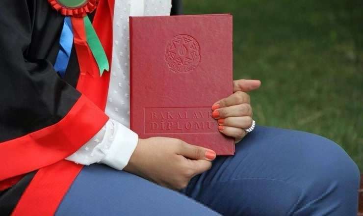 Diplomu alır, müəllim olmaq istəmir, sürücü işləyir... - VİDEO