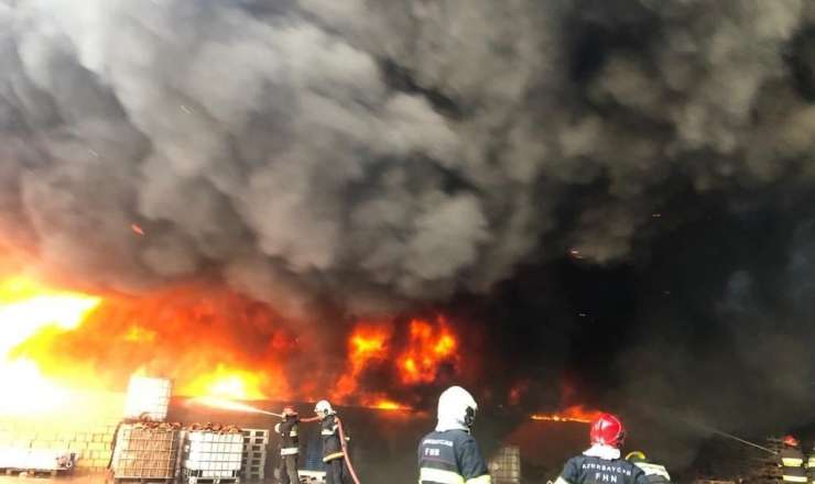 Binəqədidə yanğın: FHN qüvvələri cəlb edildi - VİDEO/YENİLƏNDİ