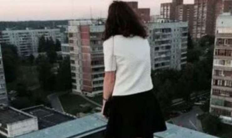 Bakıda kirayədə qalan tələbə qız özünü 15-ci mərtəbədən atdı 